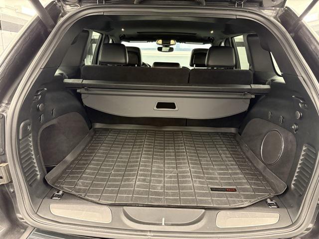 Photo of 2017 Granite Crystal Metallic Clearcoat Jeep Grand Cherokee