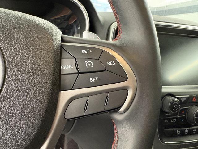 Photo of 2017 Granite Crystal Metallic Clearcoat Jeep Grand Cherokee