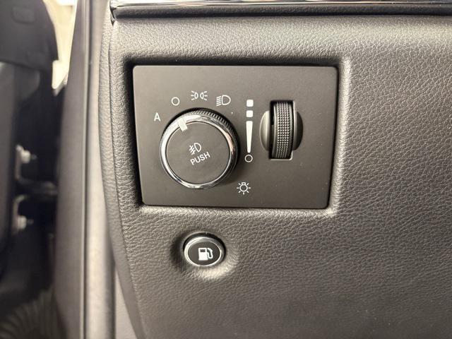 Photo of 2017 Granite Crystal Metallic Clearcoat Jeep Grand Cherokee