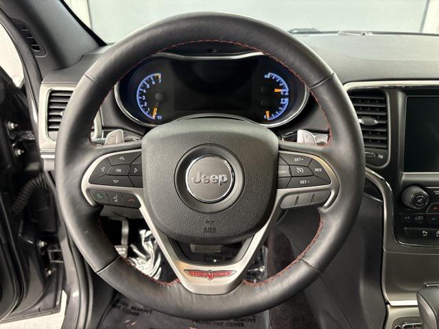 Photo of 2017 Granite Crystal Metallic Clearcoat Jeep Grand Cherokee