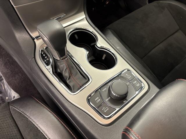 Photo of 2017 Granite Crystal Metallic Clearcoat Jeep Grand Cherokee
