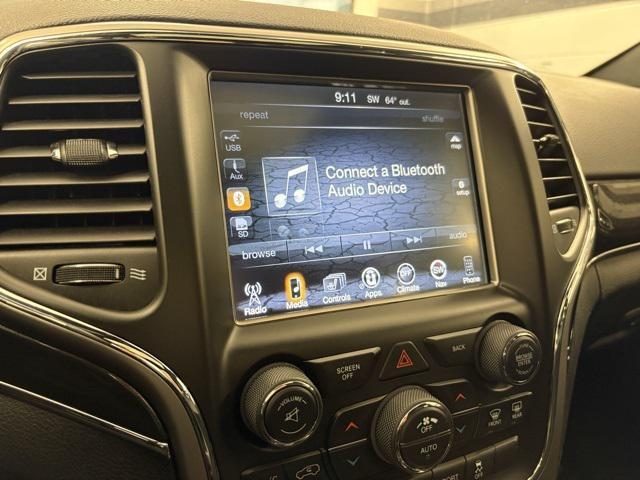 Photo of 2017 Granite Crystal Metallic Clearcoat Jeep Grand Cherokee