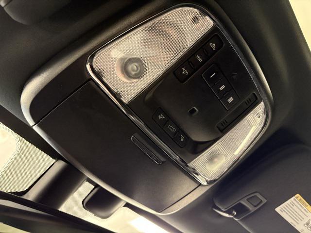 Photo of 2017 Granite Crystal Metallic Clearcoat Jeep Grand Cherokee