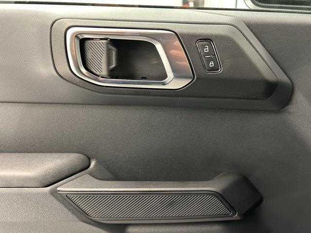 Photo of 2025 Gray Metallic Ford Bronco