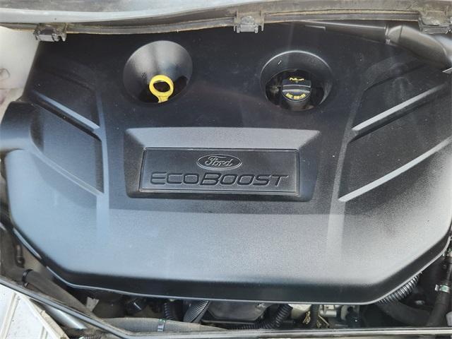 Photo of 2017 White Platinum Clearcoat Metallic Ford Escape