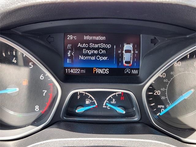 Photo of 2017 White Platinum Clearcoat Metallic Ford Escape