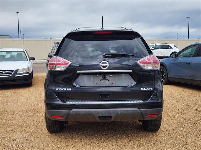 Photo of 2016 Magnetic Black Nissan Rogue