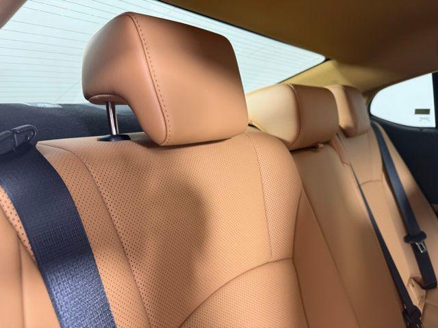 Photo of 2024 Eminent White Pearl Lexus ES 300h