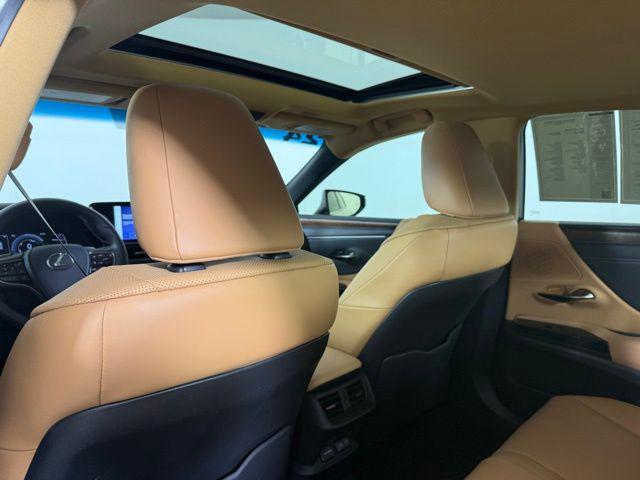 Photo of 2024 Eminent White Pearl Lexus ES 300h