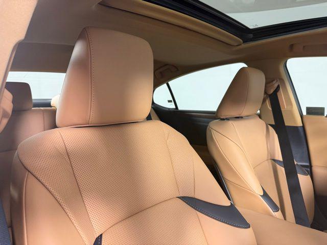 Photo of 2024 Eminent White Pearl Lexus ES 300h