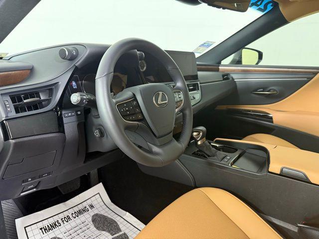 Photo of 2024 Eminent White Pearl Lexus ES 300h