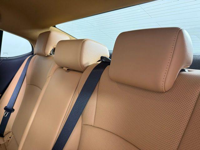 Photo of 2024 Eminent White Pearl Lexus ES 300h