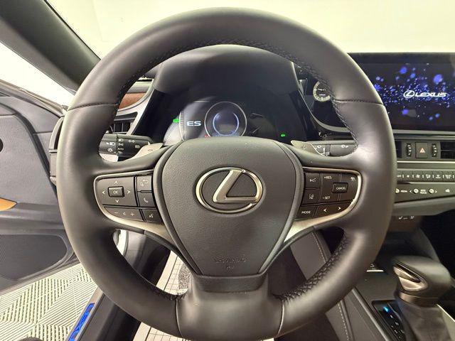 Photo of 2024 Eminent White Pearl Lexus ES 300h
