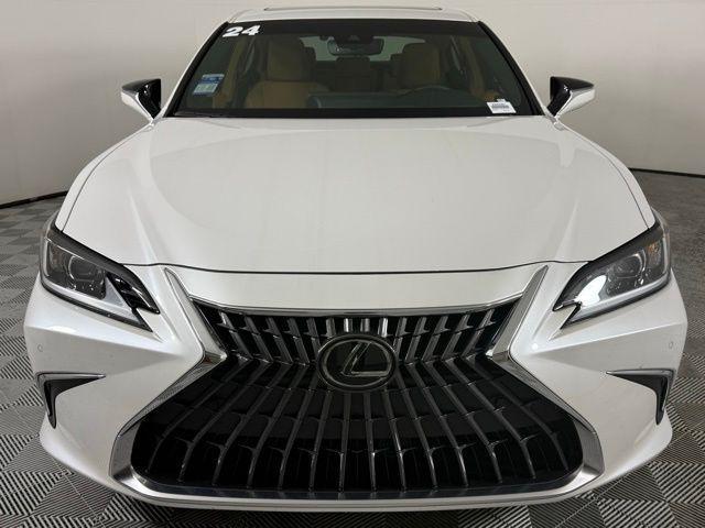 Photo of 2024 Eminent White Pearl Lexus ES 300h