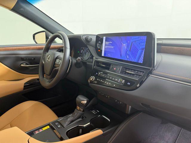 Photo of 2024 Eminent White Pearl Lexus ES 300h