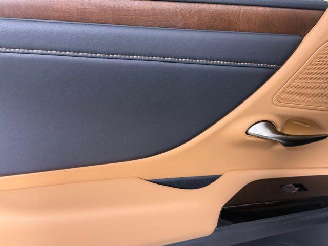 Photo of 2024 Eminent White Pearl Lexus ES 300h
