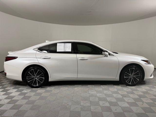 Photo of 2024 Eminent White Pearl Lexus ES 300h