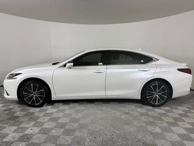 Photo of 2024 Eminent White Pearl Lexus ES 300h