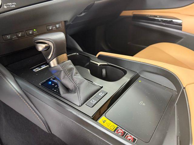 Photo of 2024 Eminent White Pearl Lexus ES 300h