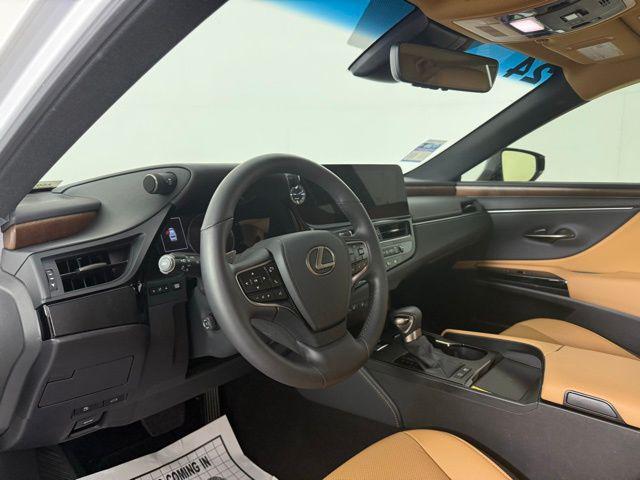 Photo of 2024 Eminent White Pearl Lexus ES 300h