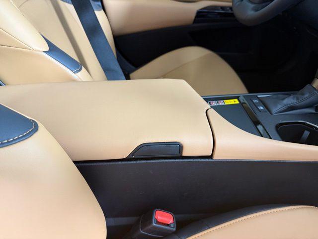 Photo of 2024 Eminent White Pearl Lexus ES 300h