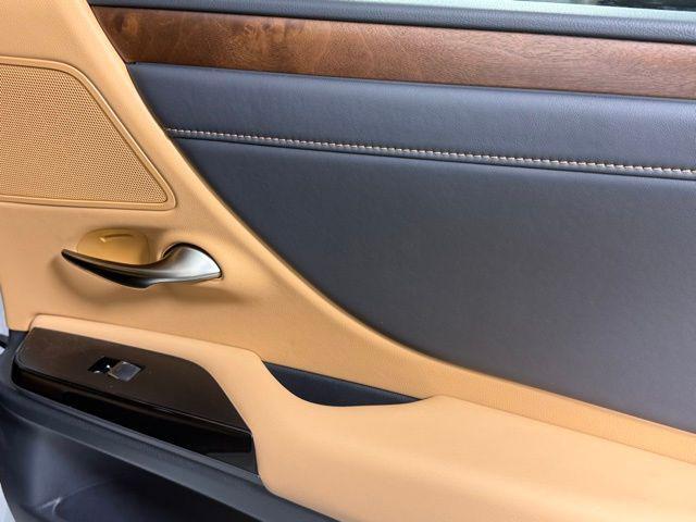Photo of 2024 Eminent White Pearl Lexus ES 300h