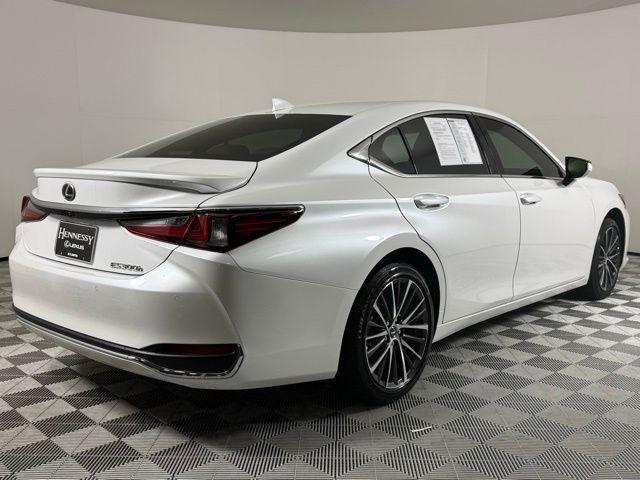 Photo of 2024 Eminent White Pearl Lexus ES 300h