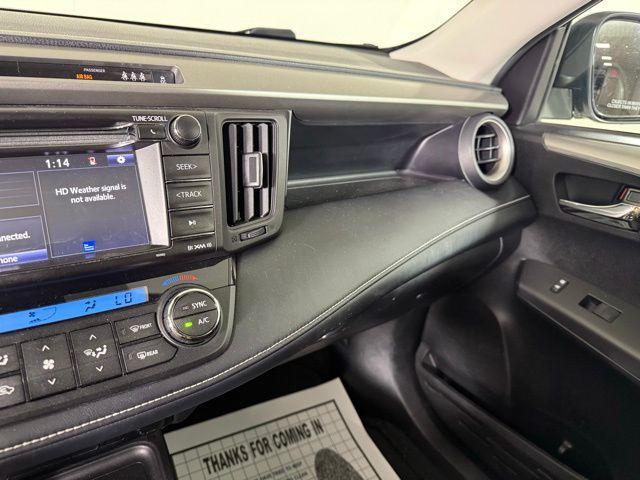 Photo of 2017 Super White Toyota RAV4