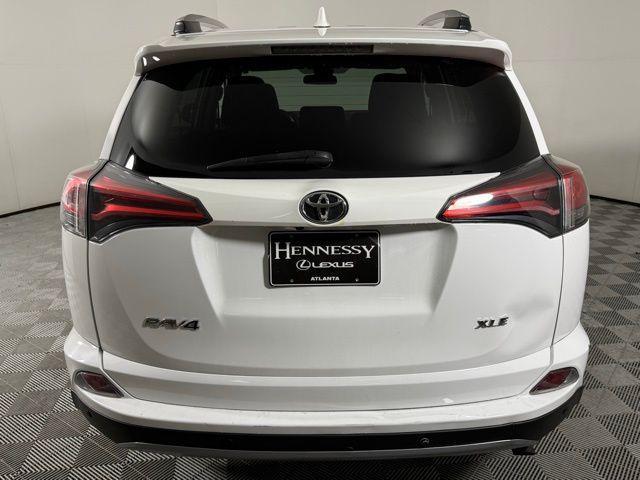 Photo of 2017 Super White Toyota RAV4