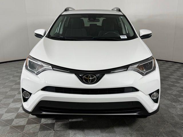 Photo of 2017 Super White Toyota RAV4