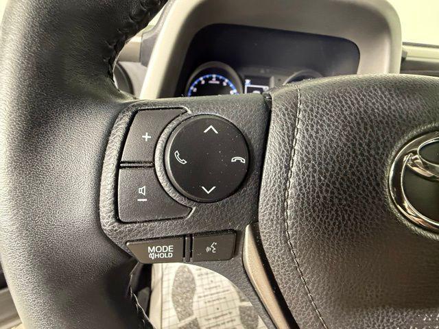 Photo of 2017 Super White Toyota RAV4