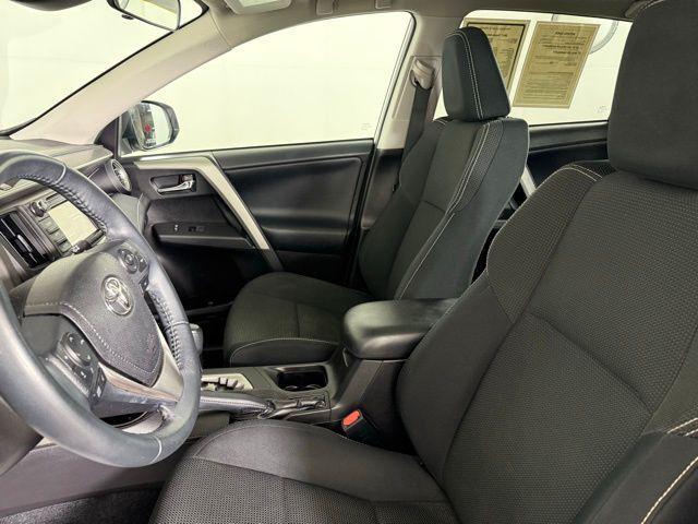 Photo of 2017 Super White Toyota RAV4