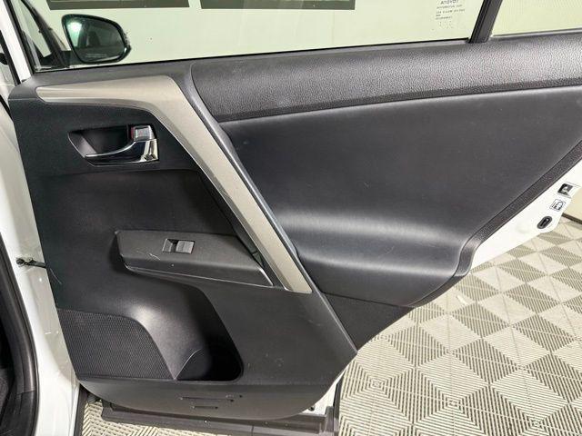 Photo of 2017 Super White Toyota RAV4