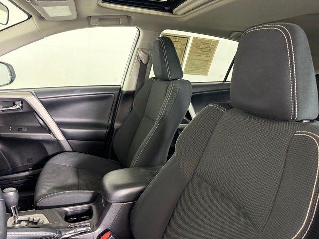 Photo of 2017 Super White Toyota RAV4