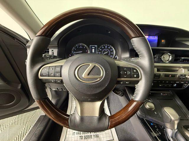 Photo of 2018 Silver Lining Metallic Lexus ES 350