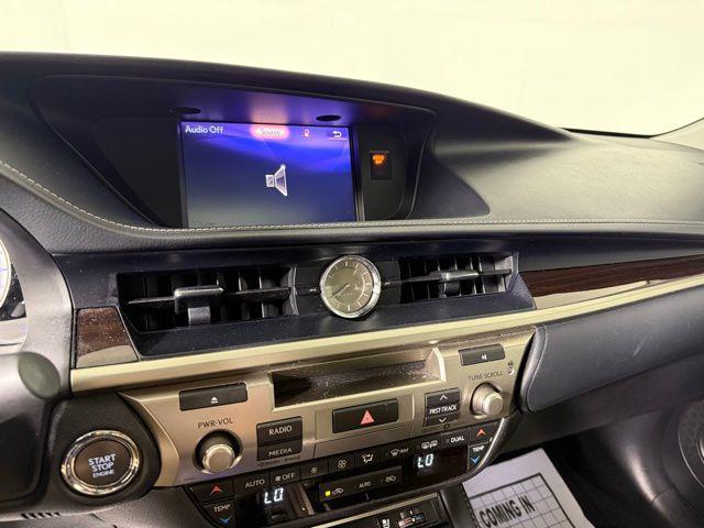 Photo of 2018 Silver Lining Metallic Lexus ES 350