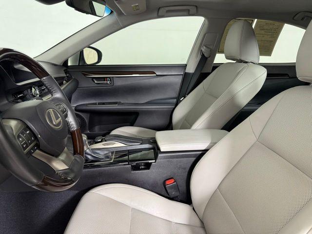 Photo of 2018 Silver Lining Metallic Lexus ES 350