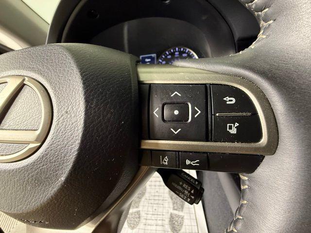 Photo of 2018 Silver Lining Metallic Lexus ES 350