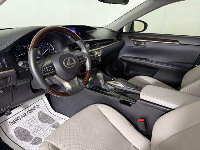 Photo of 2018 Silver Lining Metallic Lexus ES 350