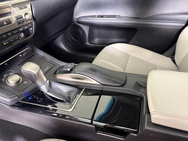 Photo of 2018 Silver Lining Metallic Lexus ES 350
