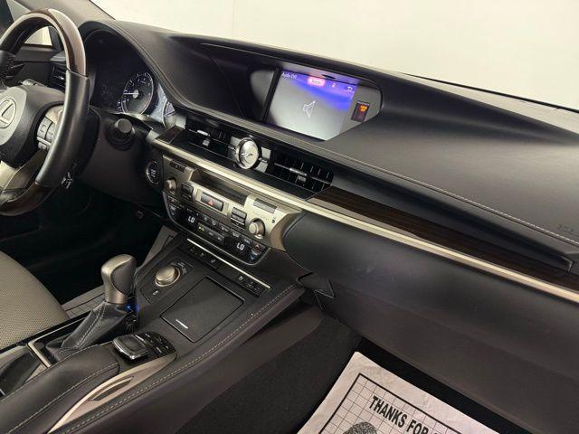 Photo of 2018 Silver Lining Metallic Lexus ES 350