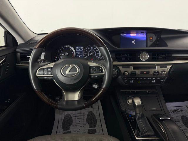 Photo of 2018 Silver Lining Metallic Lexus ES 350