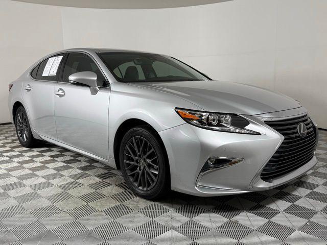 Photo of 2018 Silver Lining Metallic Lexus ES 350
