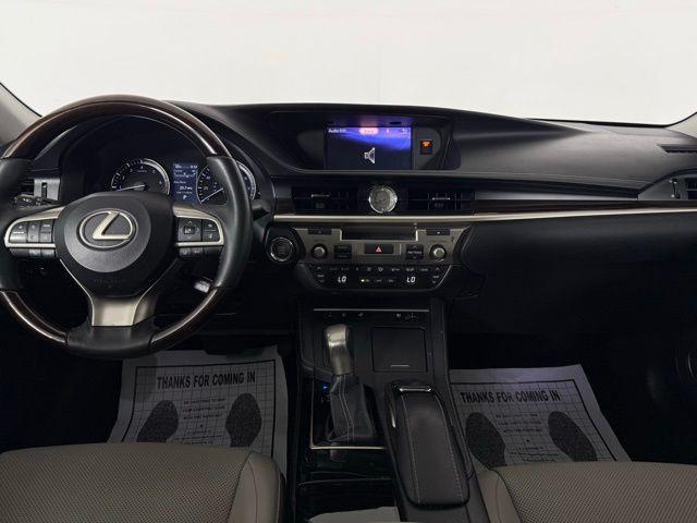 Photo of 2018 Silver Lining Metallic Lexus ES 350