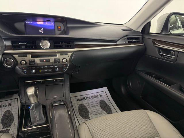 Photo of 2018 Silver Lining Metallic Lexus ES 350
