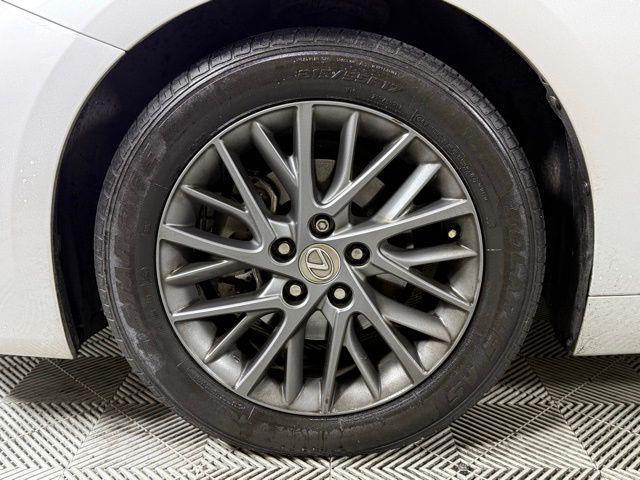 Photo of 2018 Silver Lining Metallic Lexus ES 350