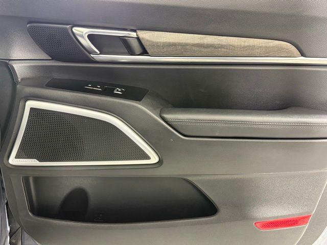 Photo of 2022 Everlasting Silver Kia Telluride