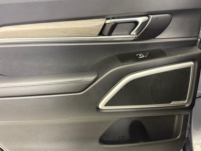 Photo of 2022 Everlasting Silver Kia Telluride