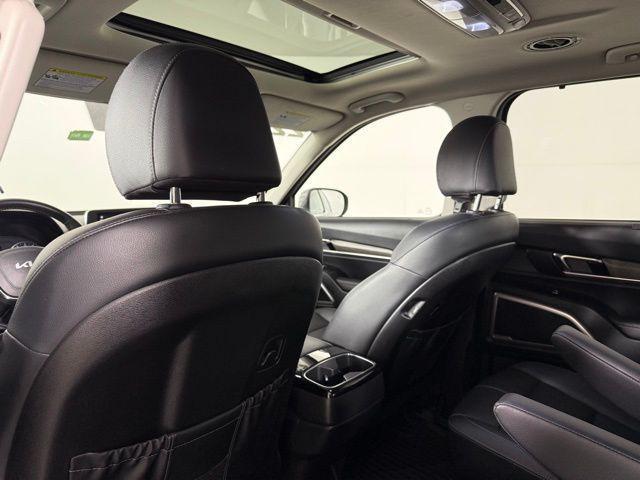 Photo of 2022 Everlasting Silver Kia Telluride