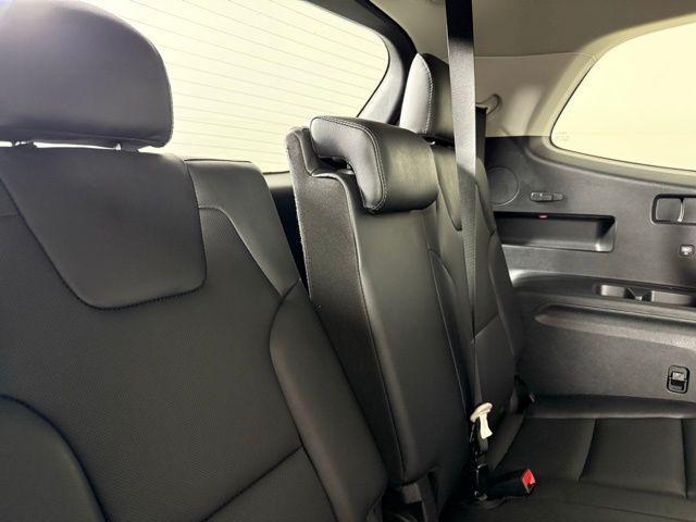 Photo of 2022 Everlasting Silver Kia Telluride
